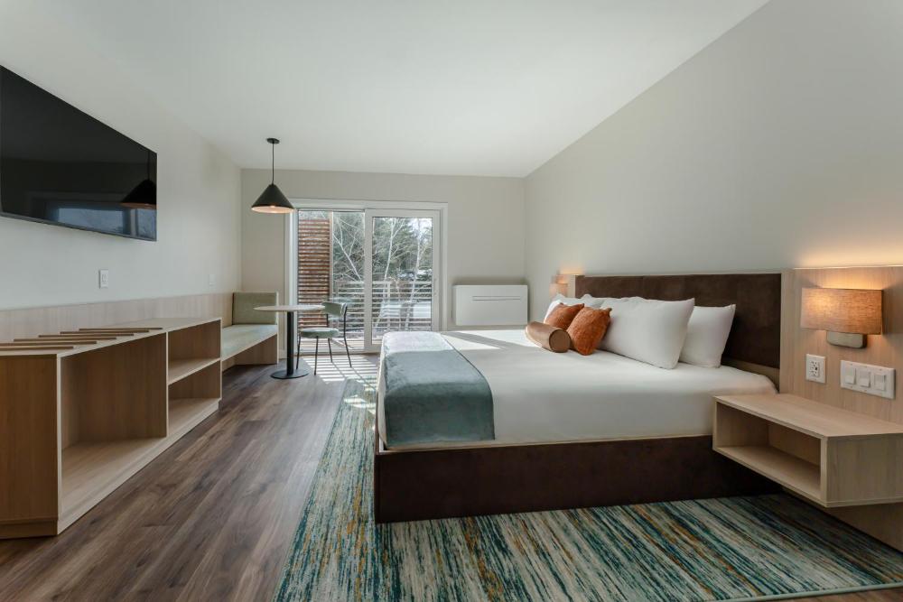 King Room with Balcony interior