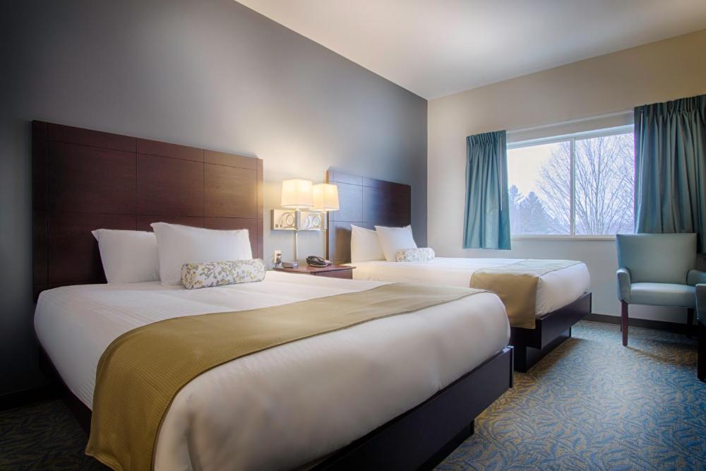 Deluxe Queen Room with Two Queen Beds interior